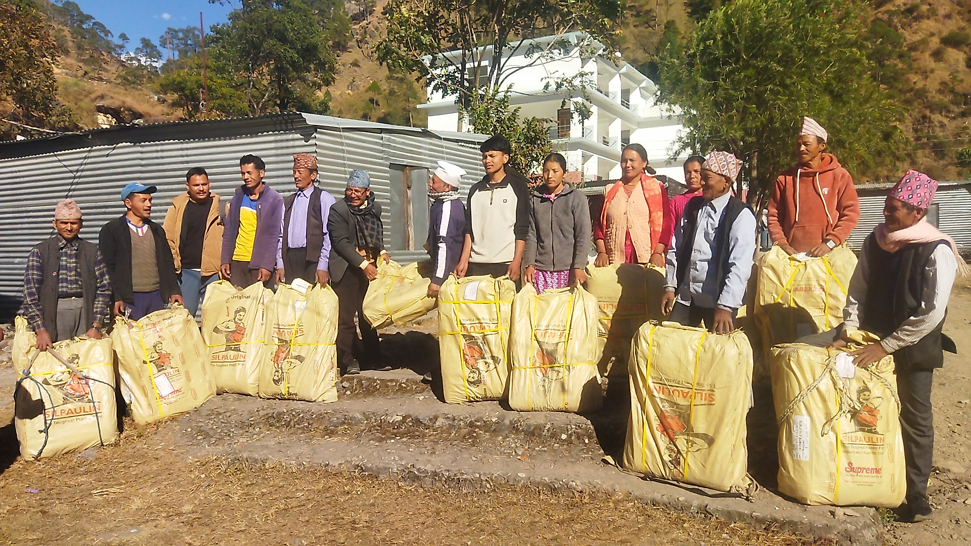 गौमलका २५ जना कृषकलाई तरकारी खेतीका लागि एचआरसीले दियो टनेल