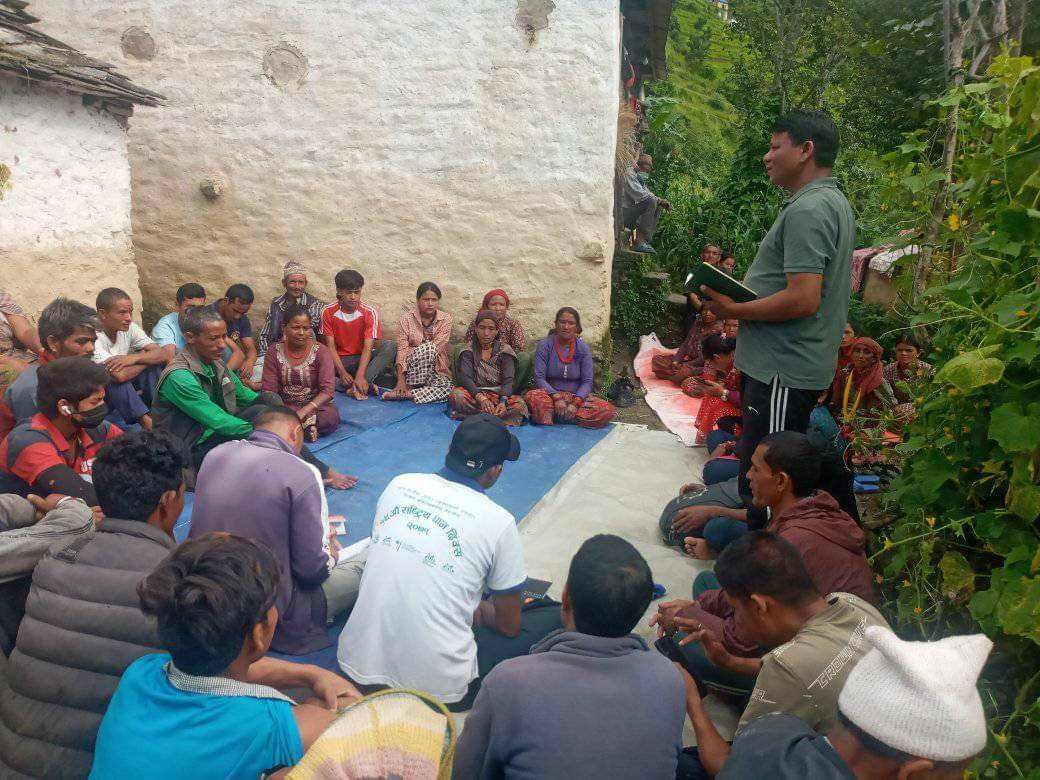 जनताका गुनासा र समस्या सुन्न वडा अध्यक्ष विक गाउँमा