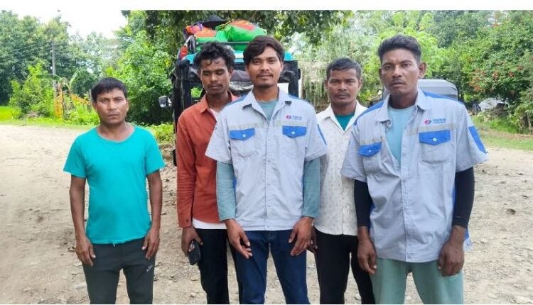 कैलालीको एकै गाउँका ५ जना रसुवा बाढीमा भाग्यले बाँचेर अटो चढेर घर फर्किए
