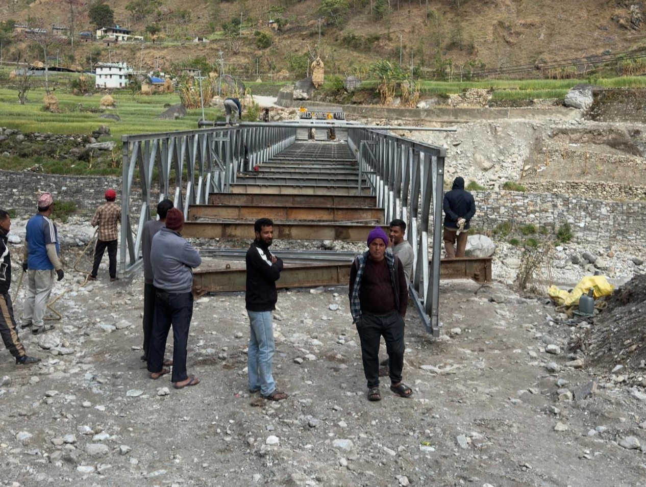 प्रयोग विहीन बेलिब्रिज दानसाँघु खोलामा स्थानान्तरण हुँदै, चार स्थानीय तहका बासिन्दालाई आवागमन सहज हुने