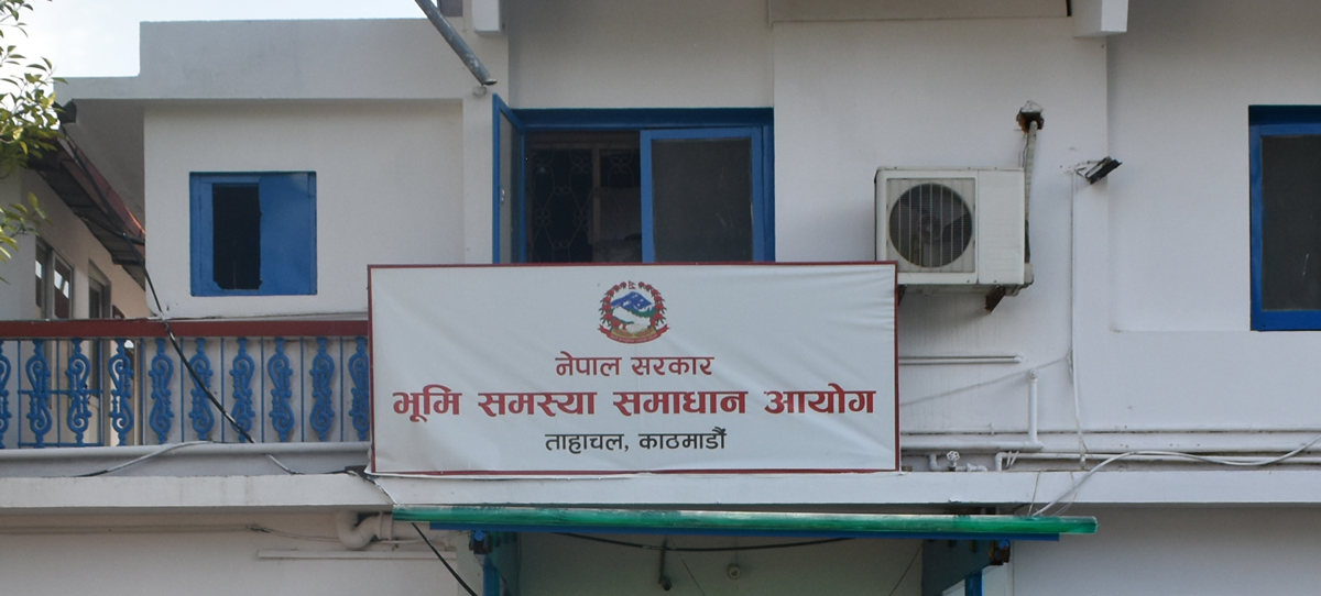 भूमि आयोगका कर्मचारीले भने-‘१३ लाख आवेदन अलपत्र पारेर भूमि आयोग खारेज नगरियोस्’