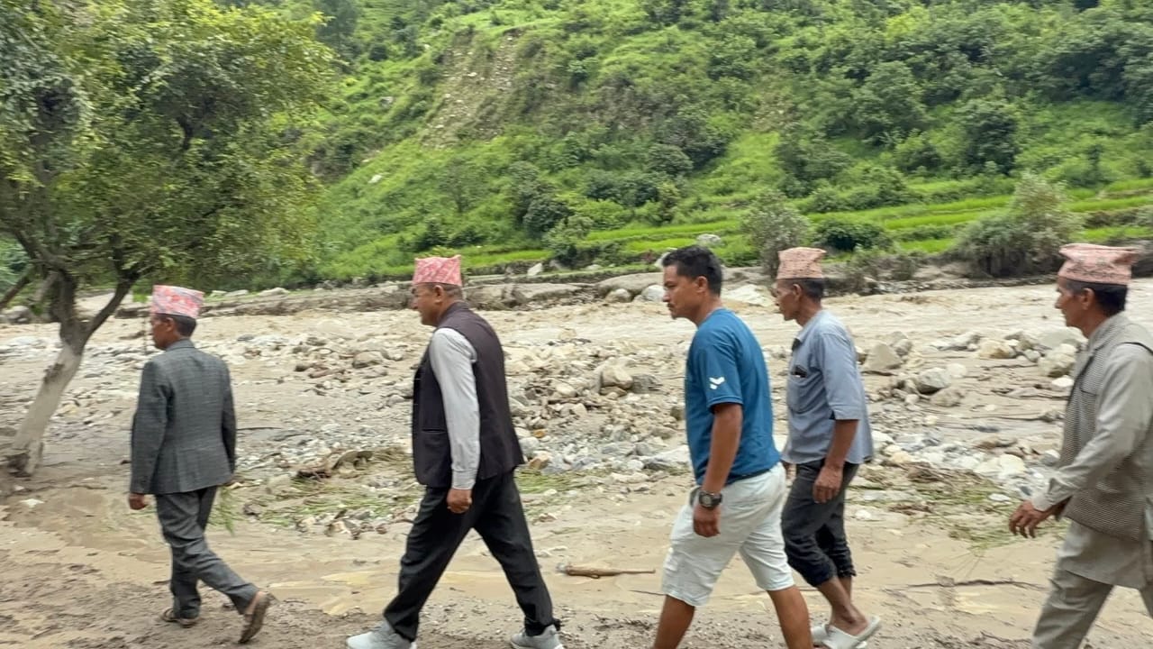 बिच्छ्या खोलामा बाढी वितण्डा : २४ घर पूर्ण क्षति, खेतीयाेग्य जमिन बगर बन्याे