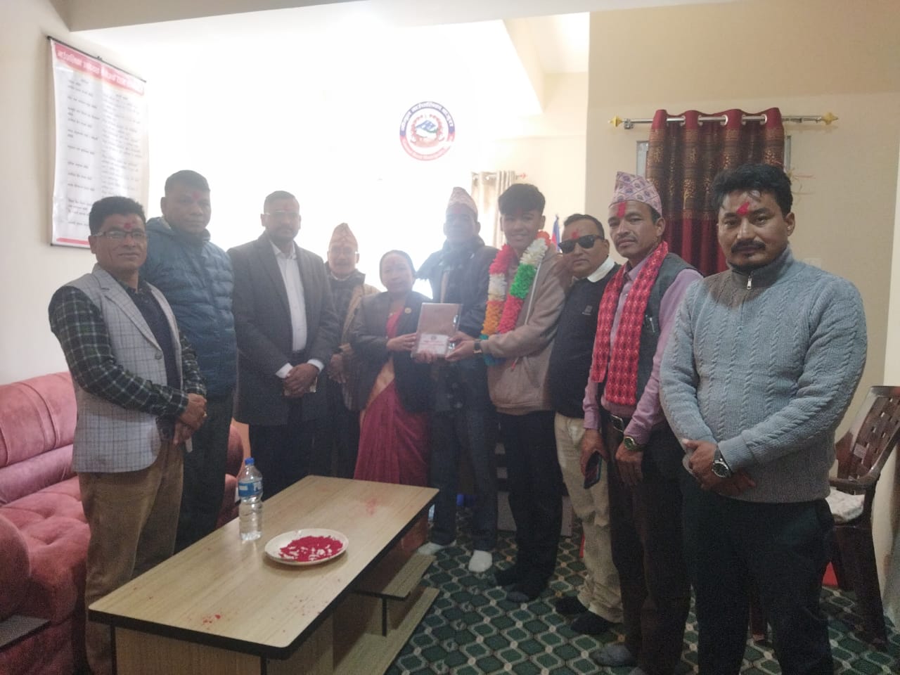 शिक्षा मन्त्रालयको पूर्ण छात्रवृत्तिमा एमबीबीएसमा नाम निकालेका बोहरालाई गाउँपालिकाद्धार बधाई