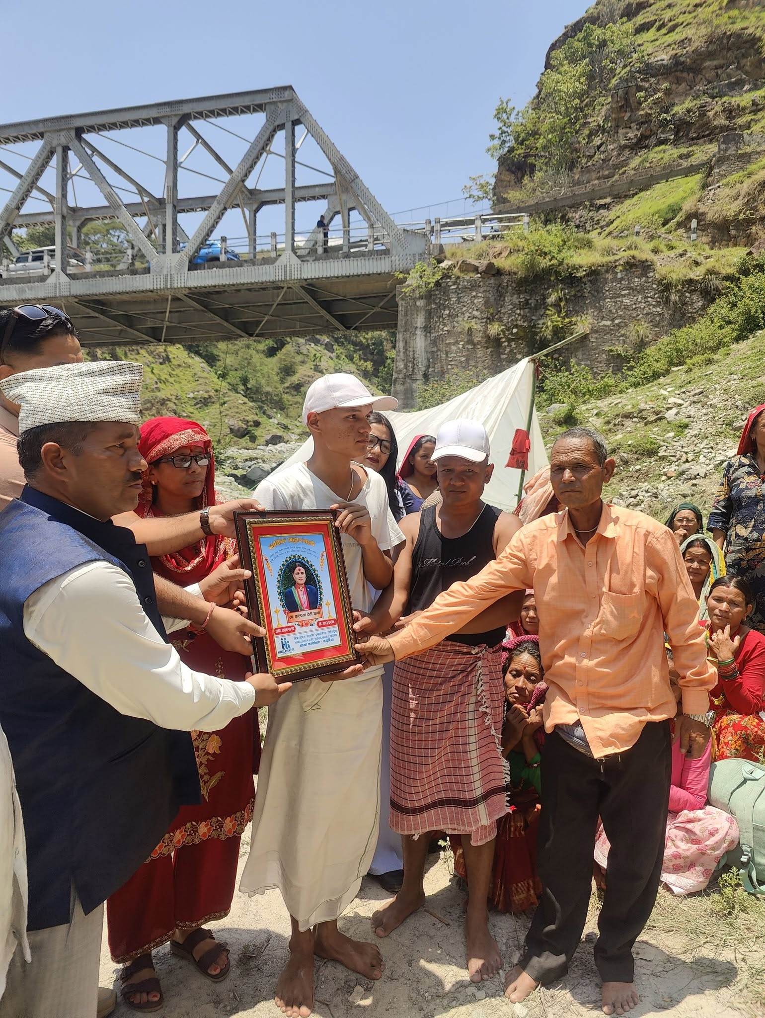 सुदूरपश्चिममै पहिलो उदाहरण : जनप्रतिनिधिको बीमा गरेको बुढीगंगाले मृतक वडा सदस्यका परिवारलाई दिलायो ६२ लाख दाबी भुक्तानी