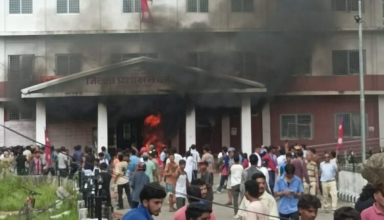 कञ्चनपुरमा सरकारी कार्यालय, नेताका घरसहित तीन दर्जन बढी भवनमा आगजनी र लुटपाट