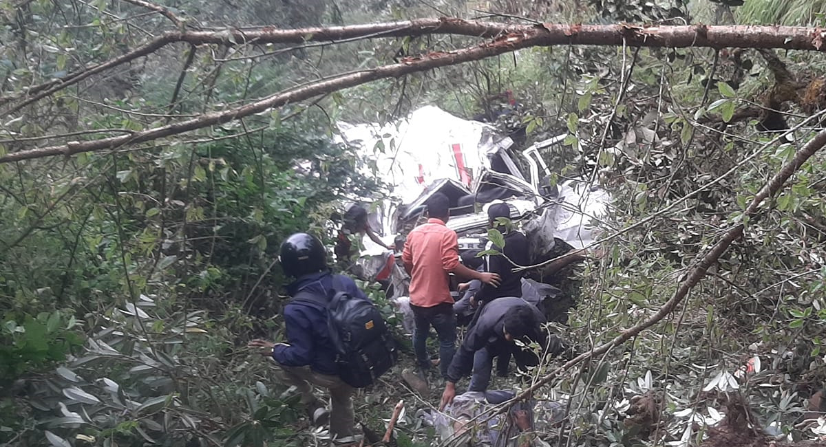 दैलेखमा फोर्स गाडी दुर्घटना हुँदा चार जनाको मृत्यु, २५ घाइते