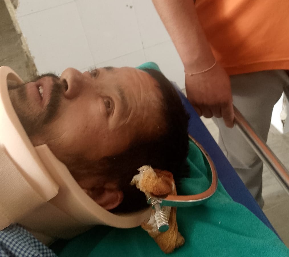 मेरुदण्ड भाँच्चिएका डम्मरको उपचार रोकियो, अस्पतालको शैयामा छटपटिँदै