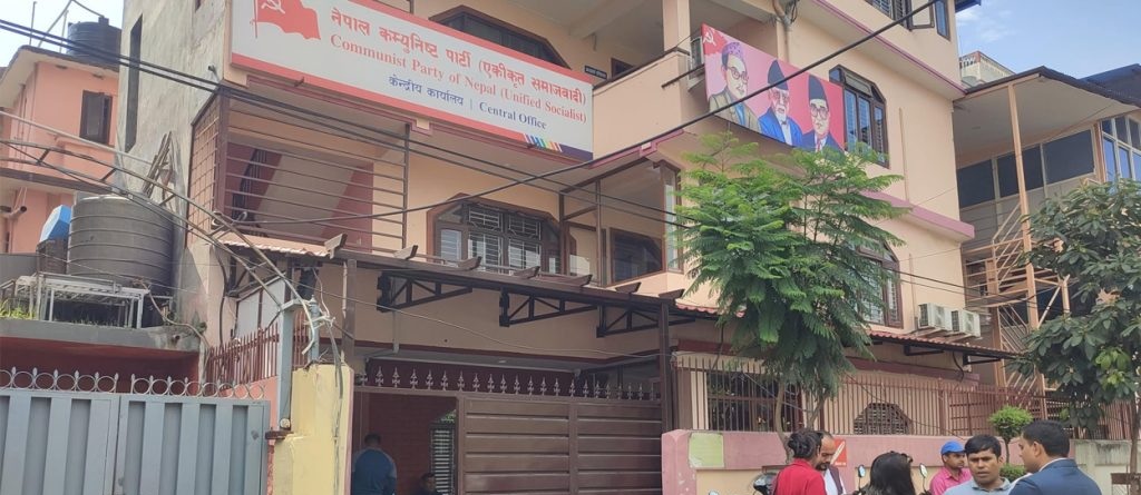 माधव नेपाल विरुद्ध भ्रष्टाचार मुद्दा दर्ता हुँदा पार्टी पंक्ति अलमलमा
