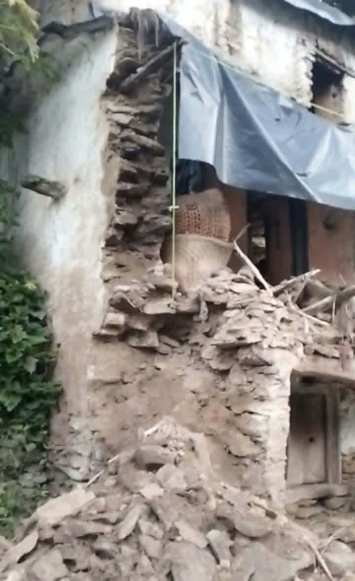 बडीमालिका-४ रिलामा तीनतले घर भत्कियो, वृद्ध दम्पती छानामुनी बस्न बाध्य