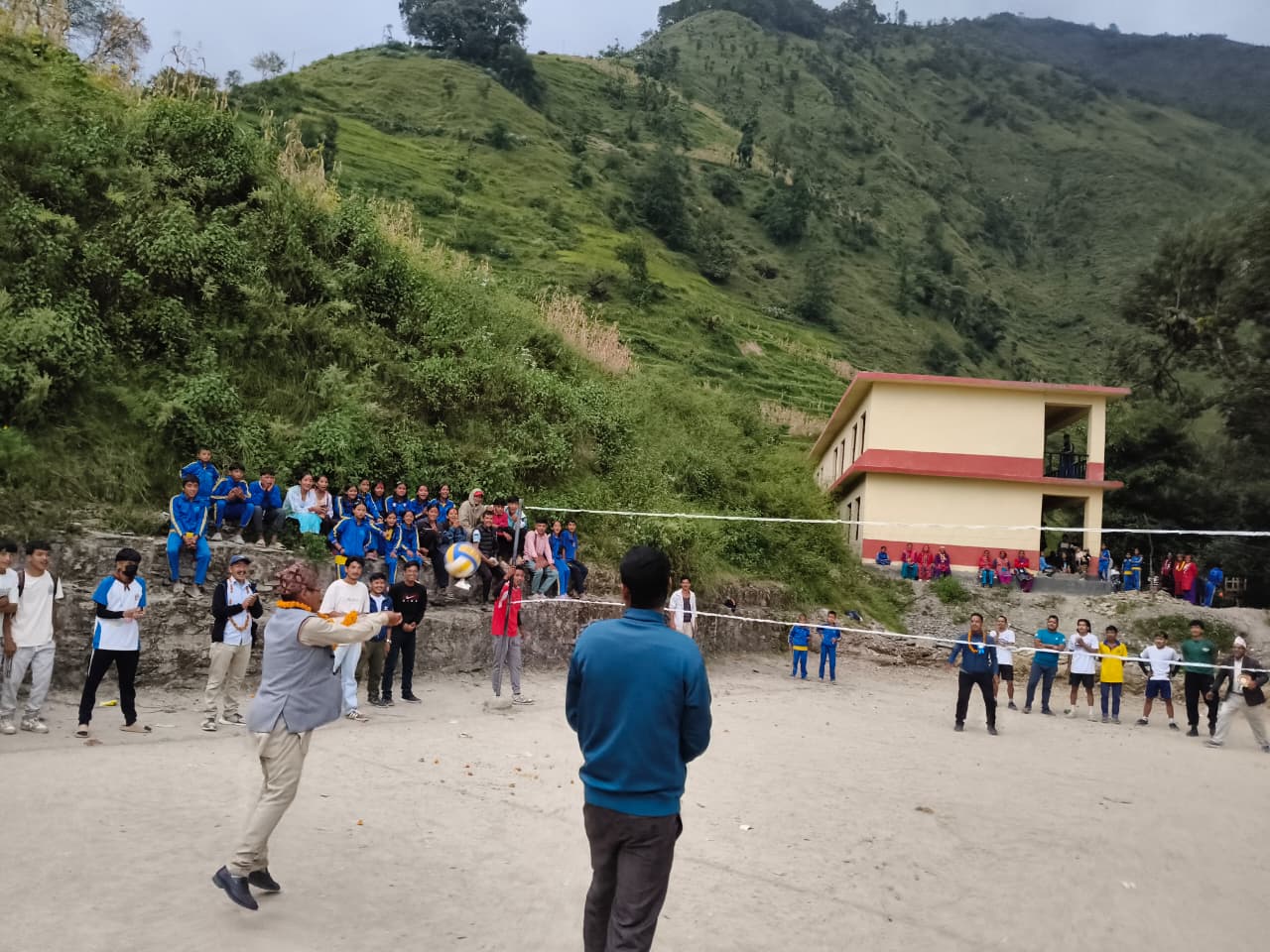 घटाल आधारभूत विद्यालयमा आयोजित भलिबल प्रतियोगिताको उपाधी टाँडाकोटलाई