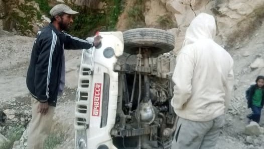 बाजुराको स्वामीकार्तिकमा जिप दुर्घटना