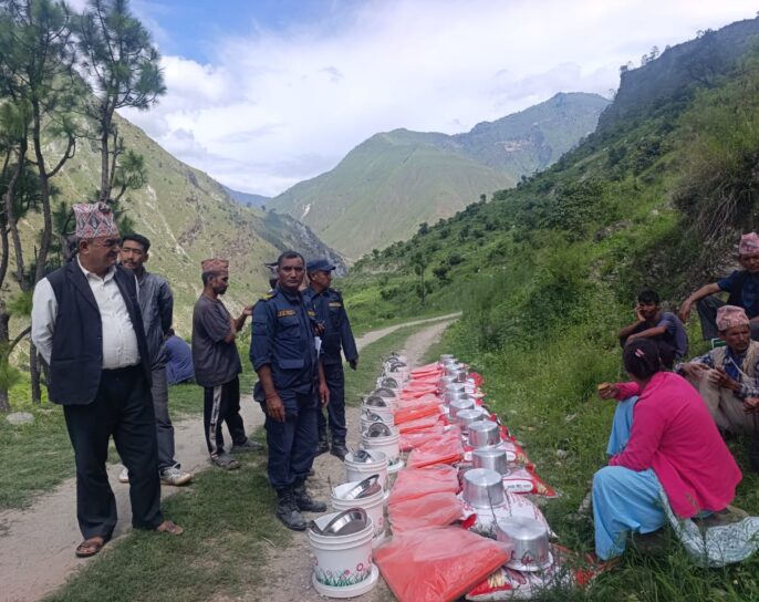 हिमालीका बाढी पीडितलाई गाउँपालिकाबाट राहत वितरण, पुनःस्थापना गर्न प्रदेश र संघीय सरकारलाई अनुरोध