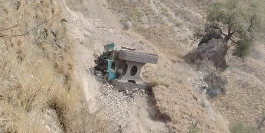 कर्णाली करिडोरमा एक्स्काभेटर दुर्घटना, ७ घन्टापछि भीरबाट निकालियो मृतकको शव