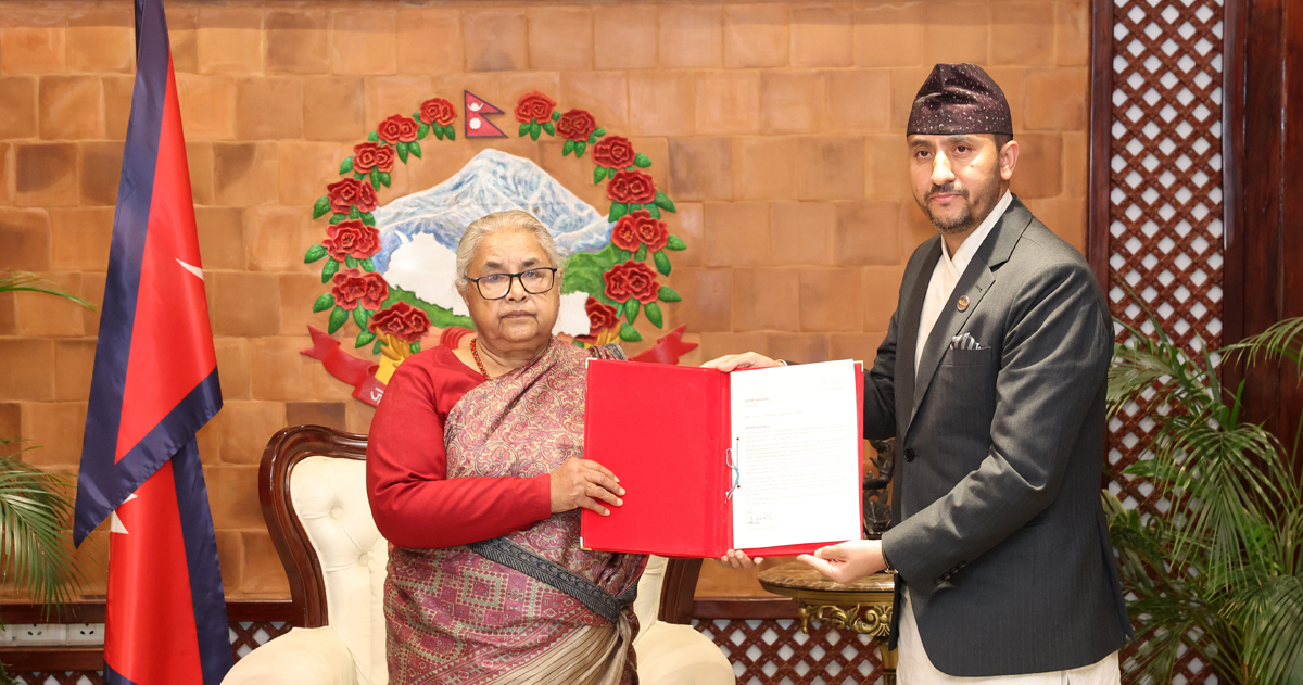 सञ्चार मन्त्री जगदिश खरेलले दिए राजीनामा