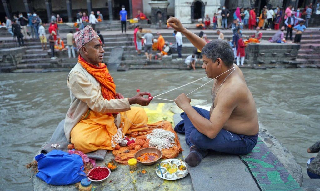 आज जनैपूर्णिमा, रक्षाबन्धन धारण गरेर मनाइँदै