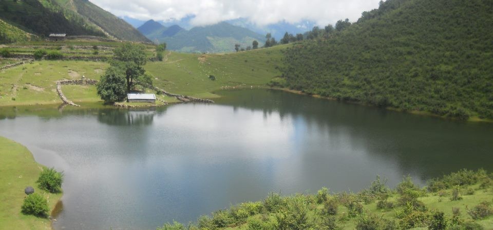 बाजुराको छेडेदह तालमा डुङ्गा पल्टिँदा एक जना बेपत्ता, खोजी कार्य जारी