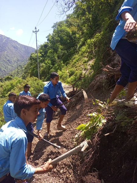 पढाईसंगै सामाजिक कार्यमा सक्रिय बन्दै कीर्तिचौरका विद्यार्थी