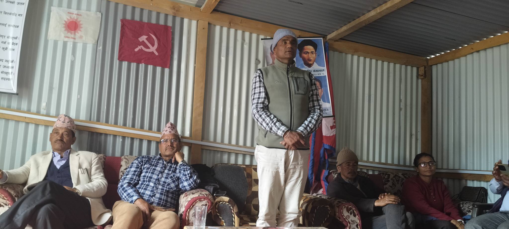 पराजयपछि पनि जनता माझ एमाले : बाजुरामा घरदैलो अभियान, सुझाव संकलनसँगै धन्यवाद व्यक्त