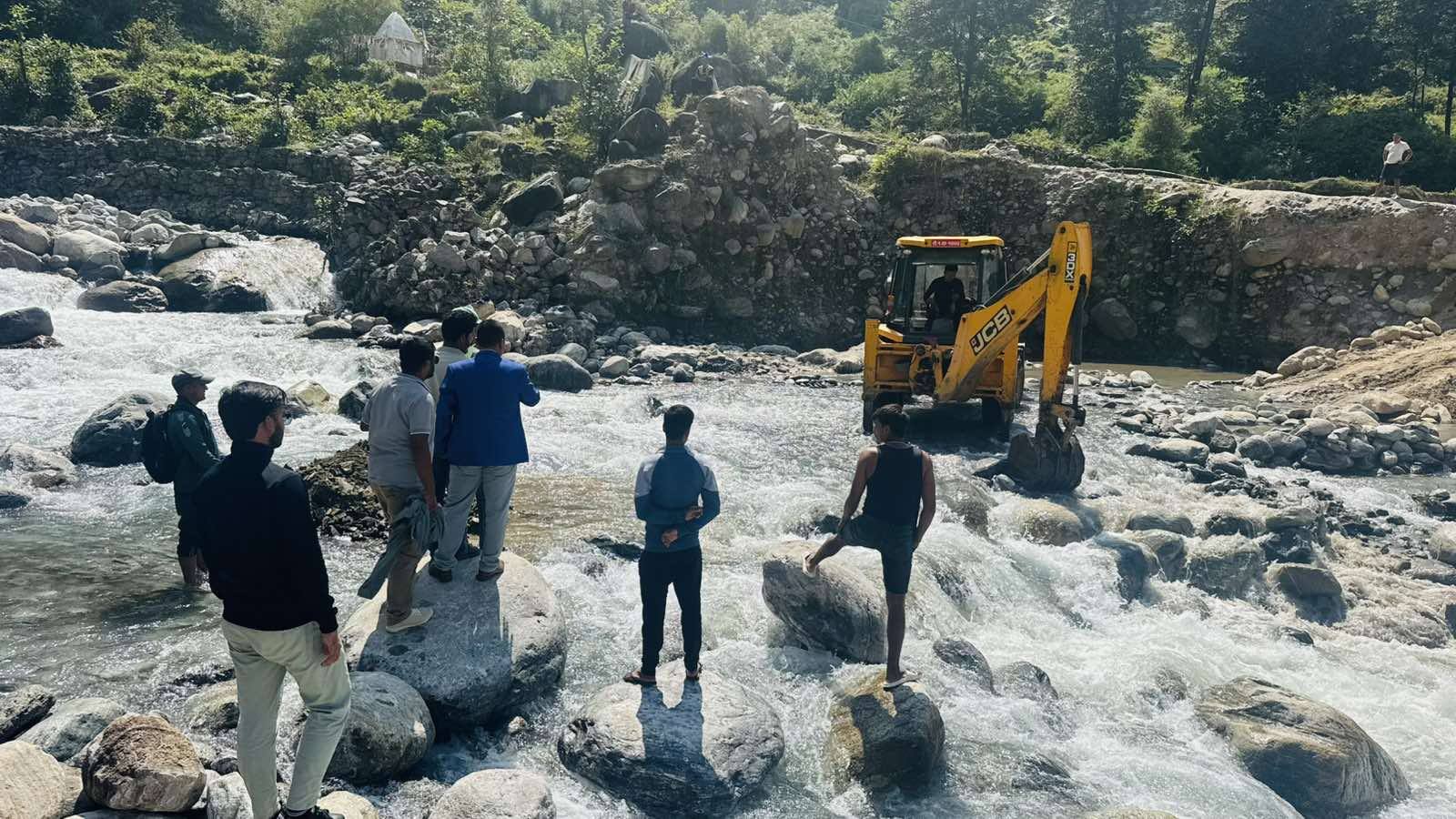 दशैंको मुखमा मार्तडी-कोल्टी सडक सुचारु