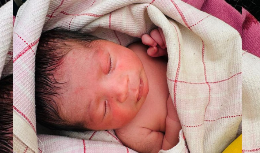 सडकको नालामा सालनालसहित शिशु रोइरहेको अवस्थामा फेला