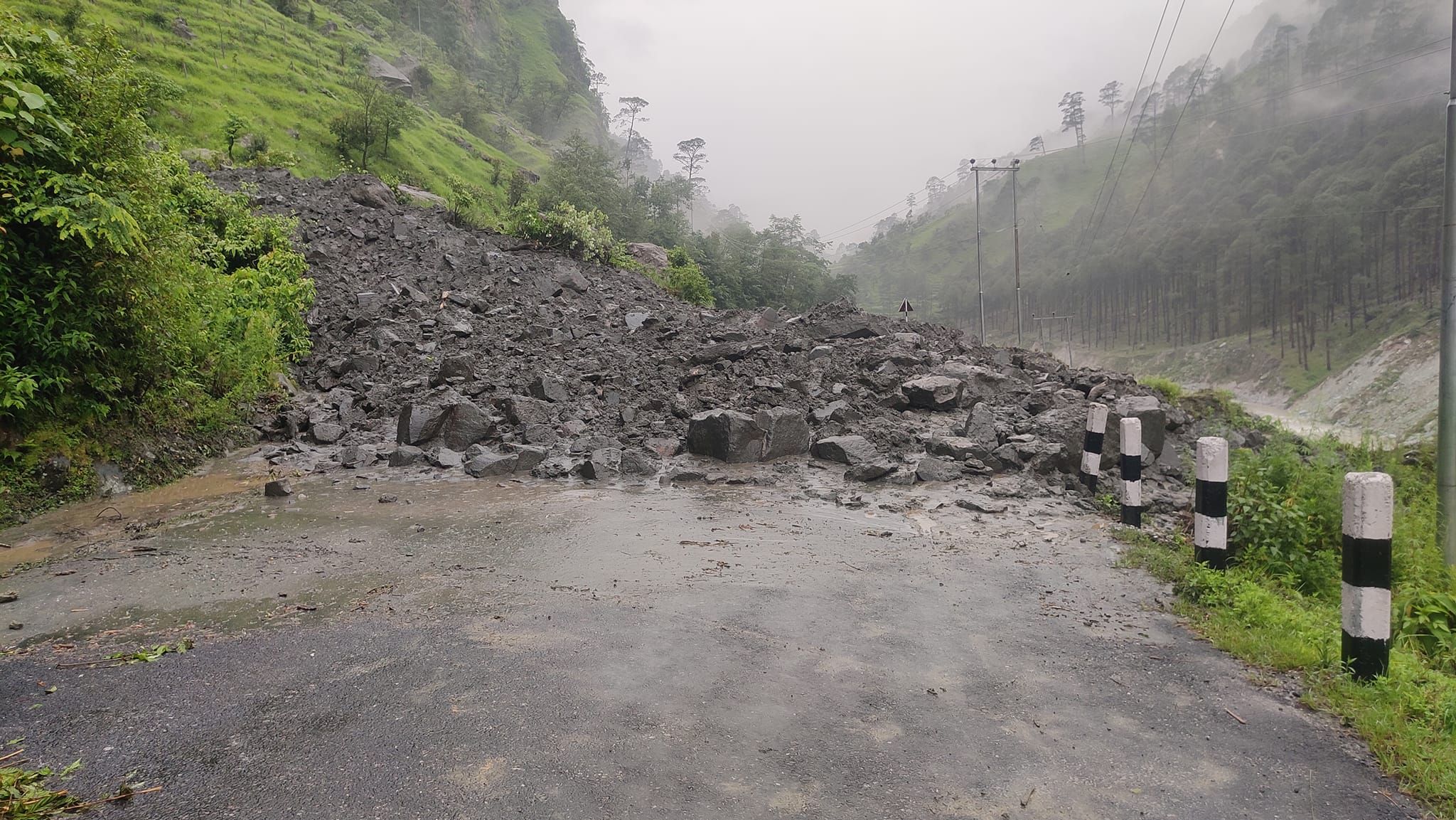 साँफे मार्तडी राजमार्गमा पहिरो