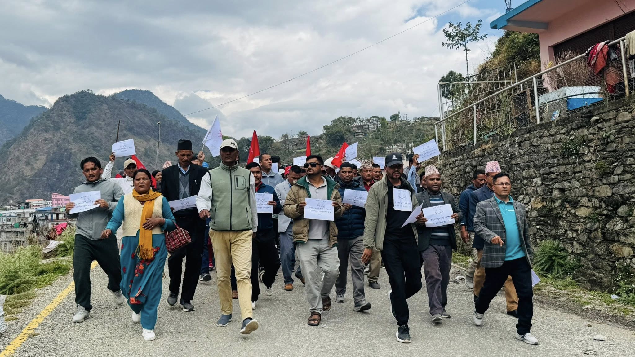 प्रतिशोधको राजनीति विरुद्ध बाजुराको हुंकार : ‘म पनि केपी ओली हुँ, मलाई पनि जेल हाल’