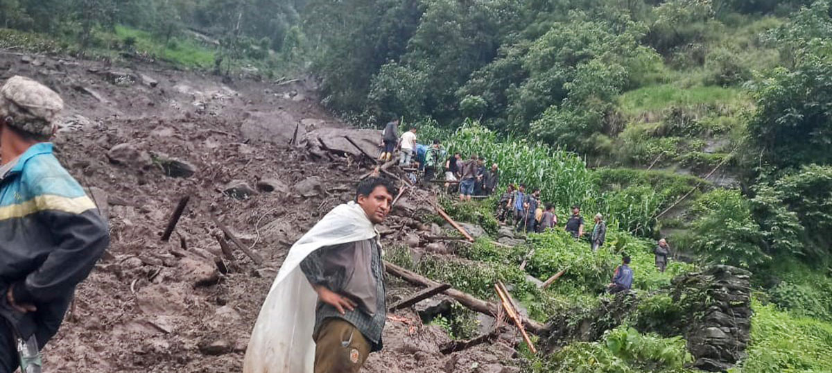 ताप्लेजुङमा घर बगाउँदा एकै परिवारका ४ जनाको मृत्यु