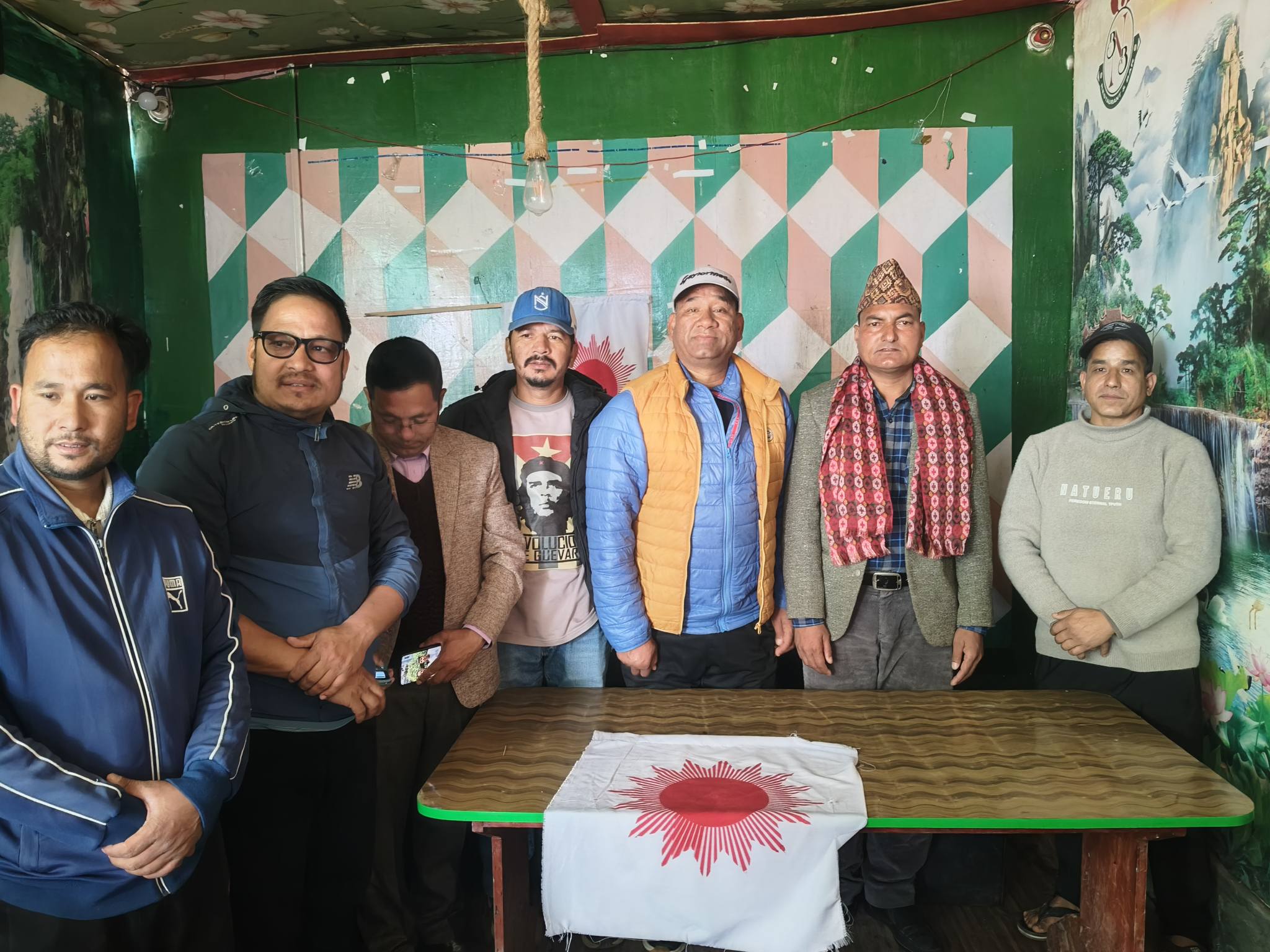 राष्ट्रिय स्वतन्त्र पार्टीका बाजुरा जिल्ला सचिव पूर्णबहादुर बुढा एमालेमा प्रवेश