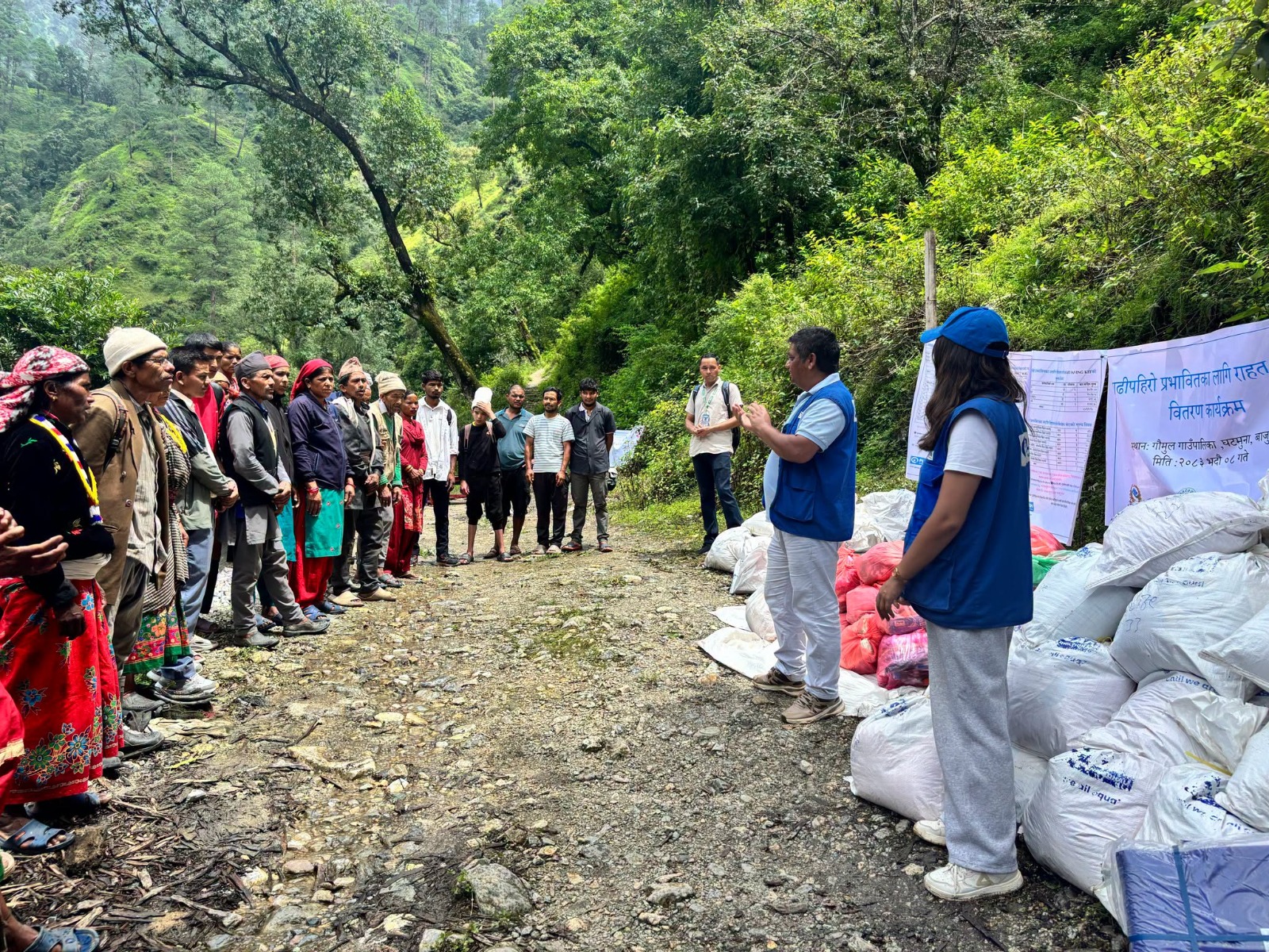 बाढी पहिरोले घरबार जोखिममा परेका १२९ परिवारलाई १७ लाखको राहत