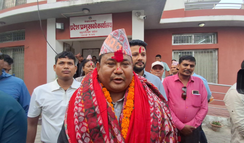 सुदूरपश्चिमका मुख्यमन्त्रीले गरे वन मन्त्रीलाई बर्खास्त