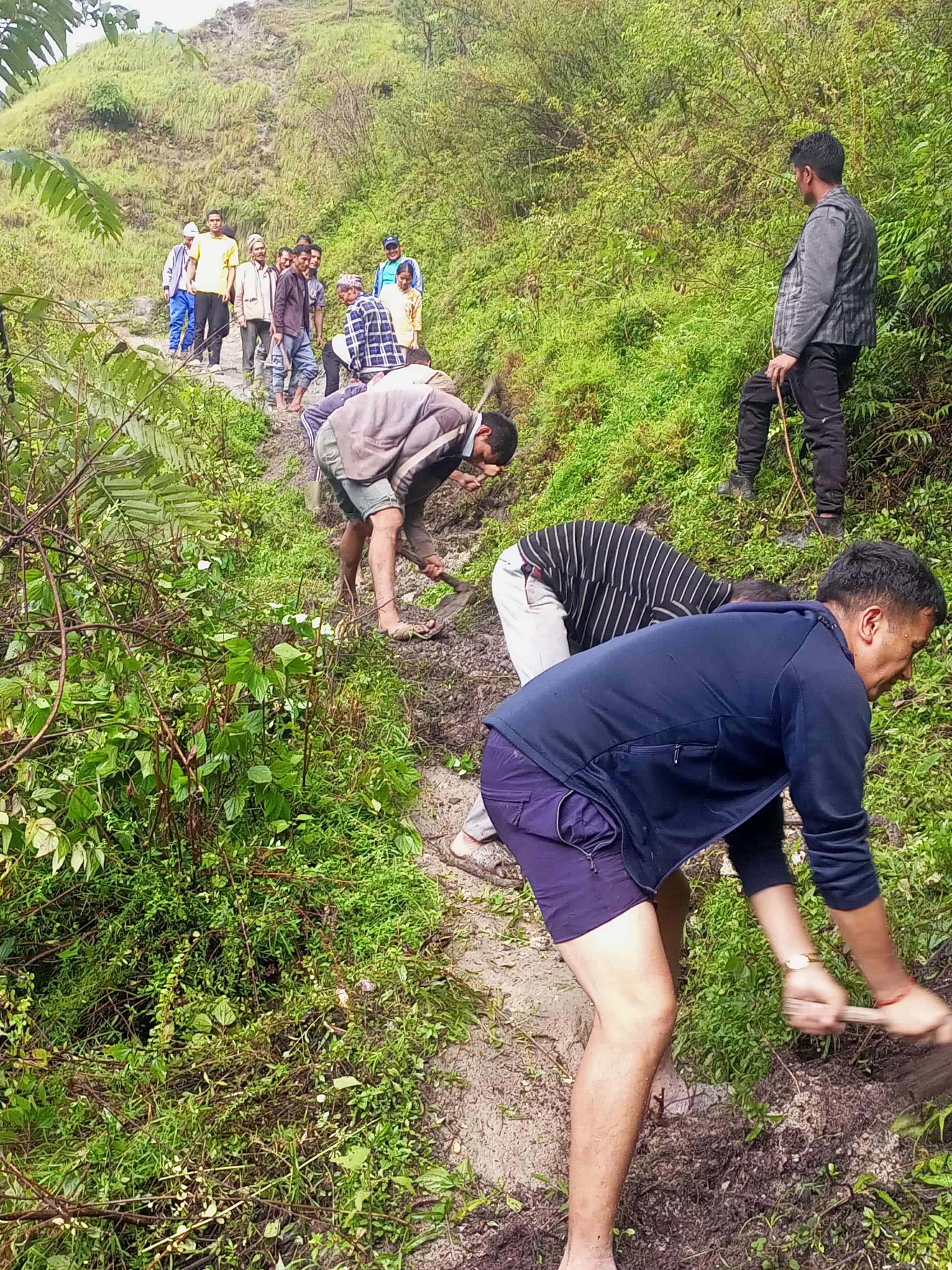 गौमुलको देशका लागि दुई दिन : संगमले गर्यो श्रमदानमा बाटो मर्मत