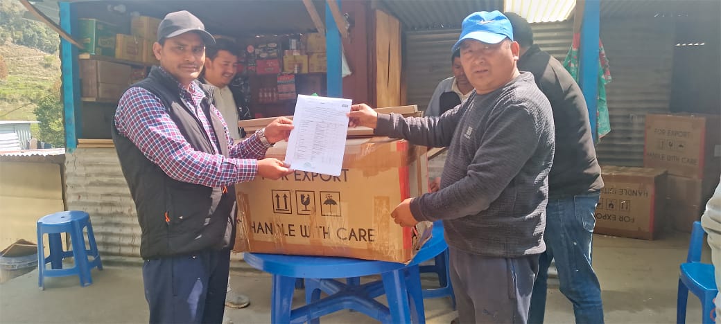 गौमुलका सामुदायिक विद्यालयलाई एचआरसीद्धारा विज्ञान प्रयोगशाला सामाग्री सहयोग