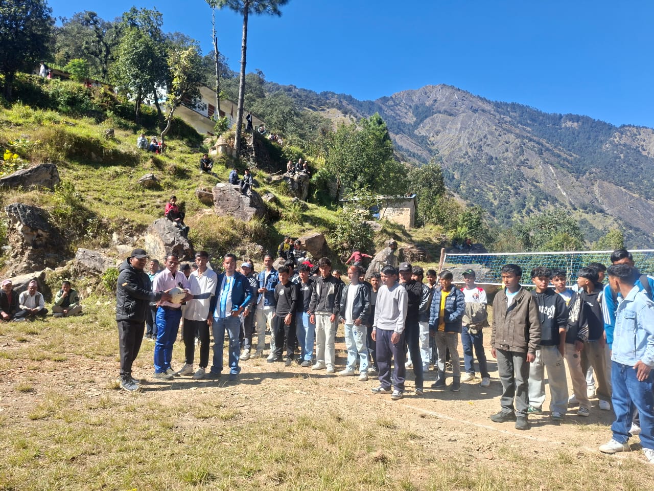 गौमुल-२ तल्दुगुनमा दसैँ-तिहारको रौनक, टोलस्तरीय भलिबलसँगै शुभकामना आदानप्रदान