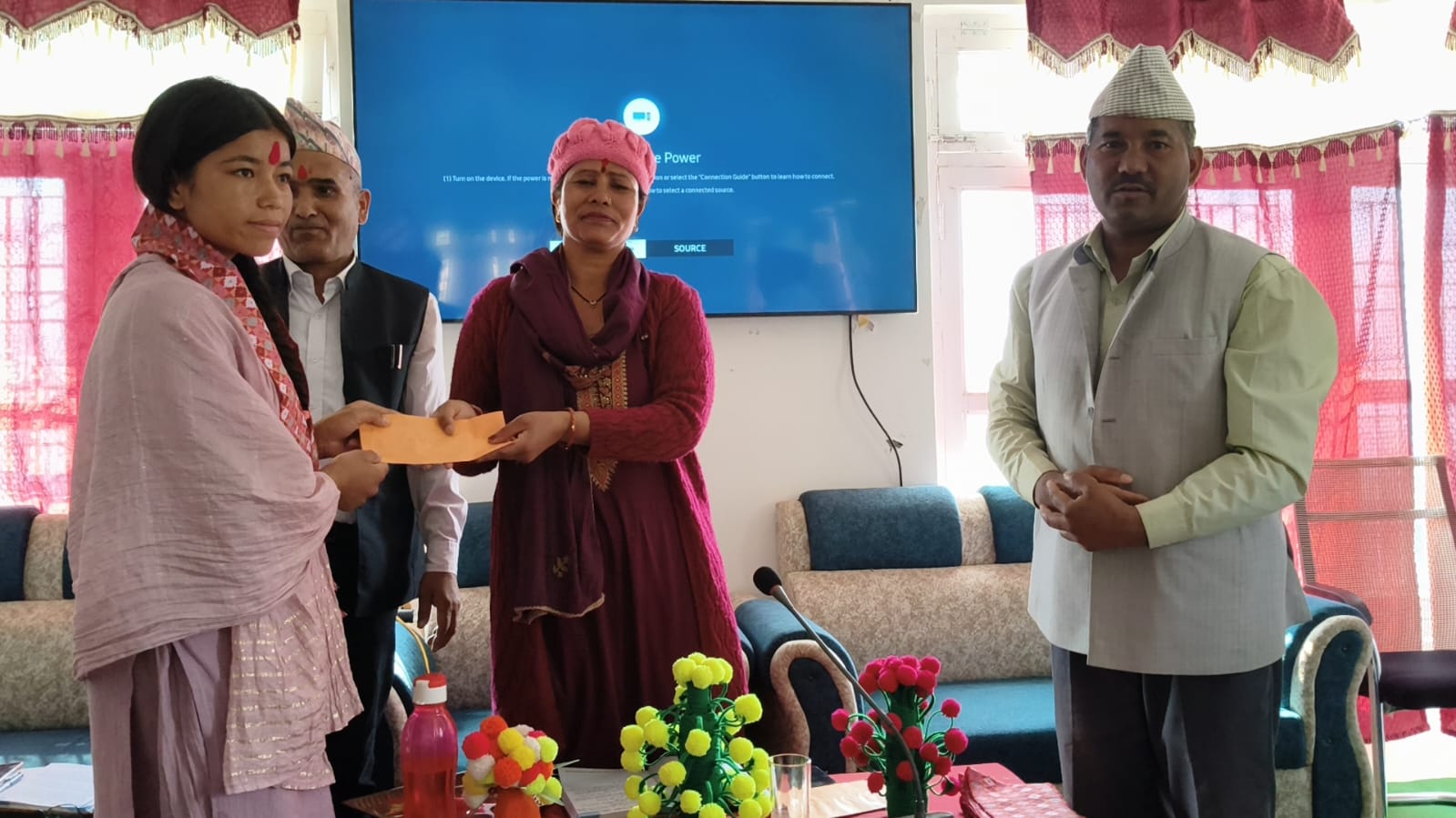 उत्कृष्ट श्रमिकलाई सम्मान गरी मनायो बुढीगंगाले श्रमिक दिवस