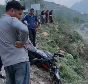 बाजुराको मार्तडीमा मोटरसाइकल दुर्घटना, चालक गम्भीर घाइते
