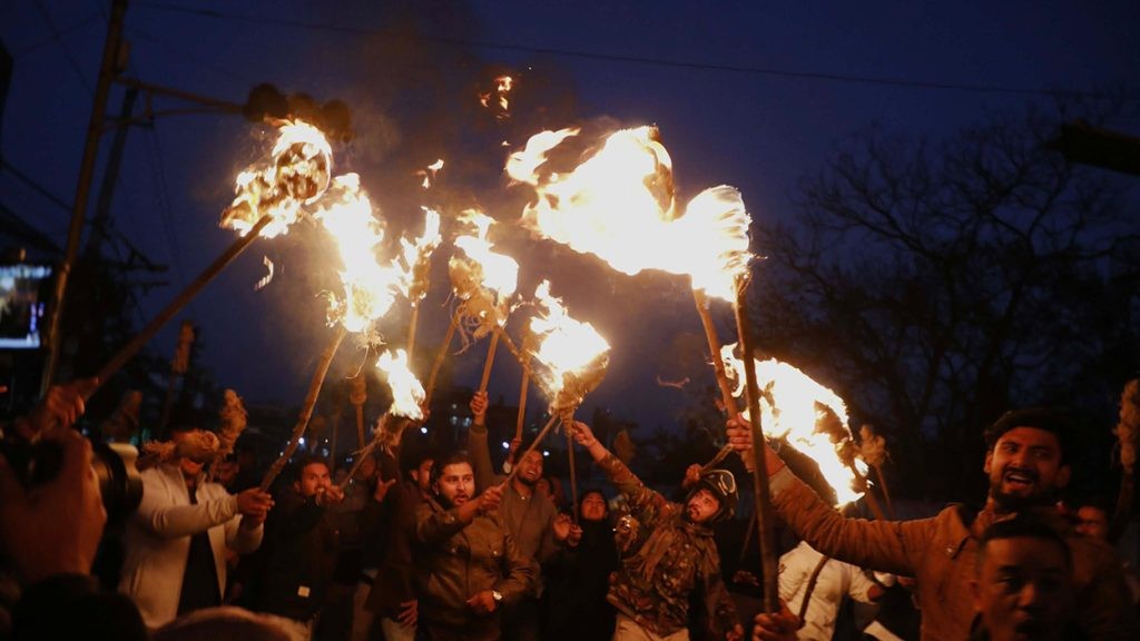 काठमाडौंमा अनेरास्ववियुले जलायो बालेनको पुत्ला