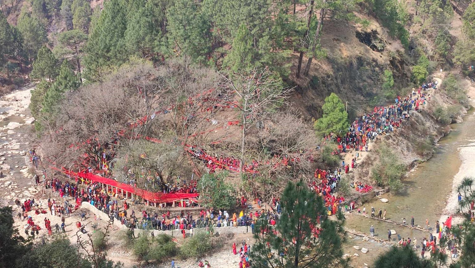 बैतडीकाे एक धाममा पुजारी दलित, श्रद्धालु गैरदलित