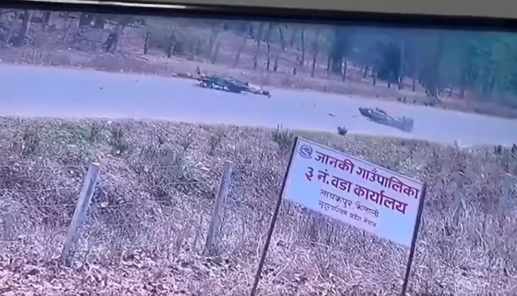 कैलालीमा मोटरसाईकल आपसमा ठोक्किदा चालकको मृत्यु, ३ जना घाइते
