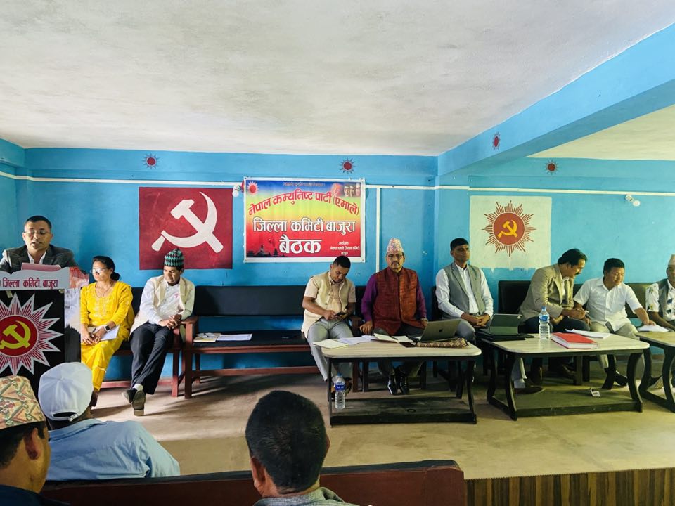एमाले बाजुराको बैठकमा केन्द्रको अपानी र विधान संशोधन प्रस्ताव सर्वसम्मत पारित