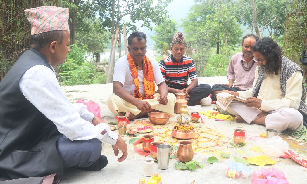 दलित समुदायद्वारा पुरोहितबाट सामुहिक जनै धारण