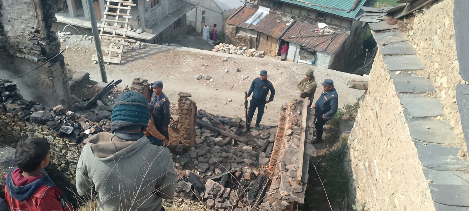 बाजुरामा एक फर्निचर उद्योगमा आगलागी, २५ लाख बराबरको क्षति