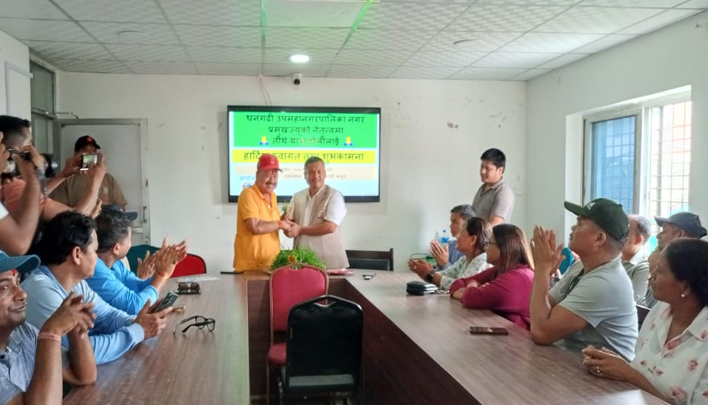 बडीमालिका पूजाका लागि धनगढीको सरकारी टोली बाजुरा आइपुग्यो, नगरपालिकाद्वारा स्वागत