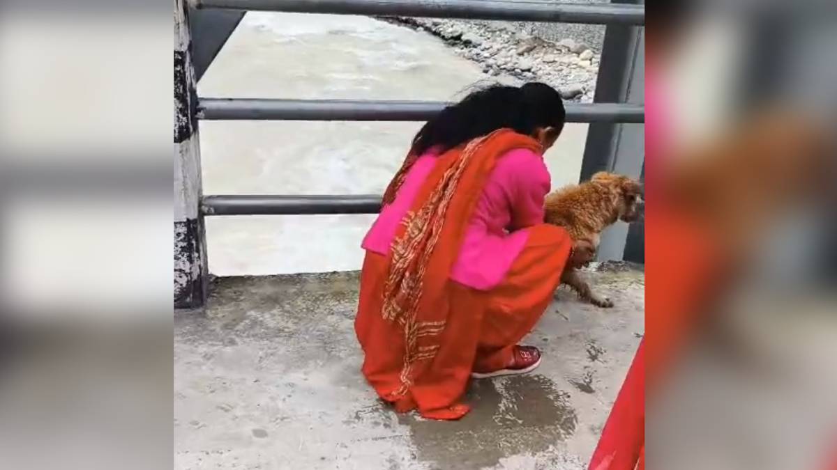 कुकुरलाई सेती नदीमा फाल्ने महिला पक्राउ