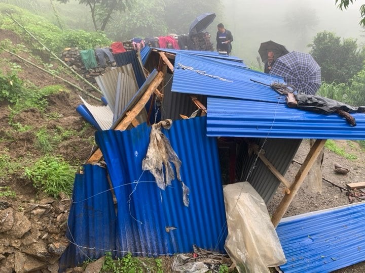 गौमुलका वडाहरुमा पहिरोले स्थानीय विस्तापित