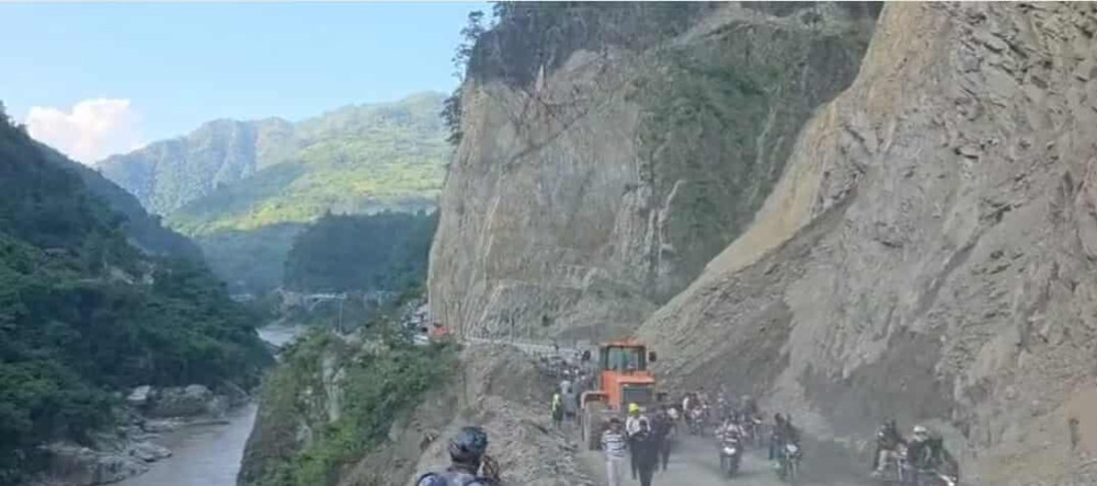 मुग्लिन-नारायणगढ सडक एकतर्फी खुल्यो